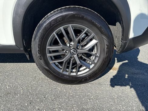 Used 2023 Nissan Rogue S image 27