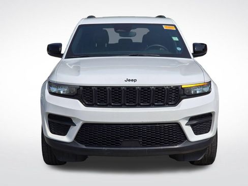 Used 2024 Jeep Grand Cherokee Altitude AWD/4WD image 12
