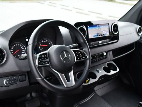 Used 2024 Mercedes-Benz Sprinter 2500 image 57