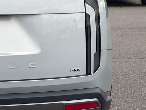 Used 2027 Kia Telluride S w/ Towing Package AWD/4WD image 7