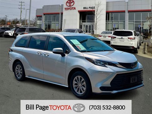 Used 2023 Toyota Sienna LE FWD image 1