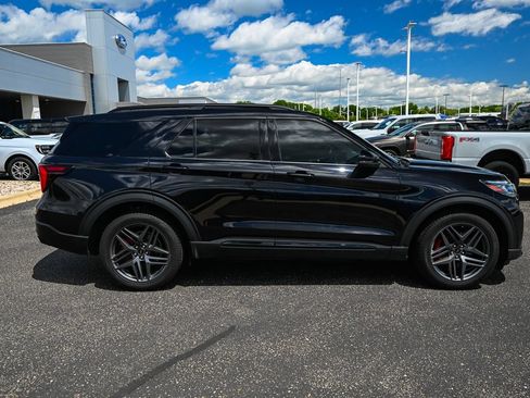 Certified 2025 Ford Explorer ST AWD/4WD image 3