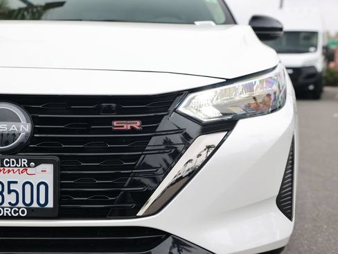 Used 2025 Nissan Sentra SR FWD image 5
