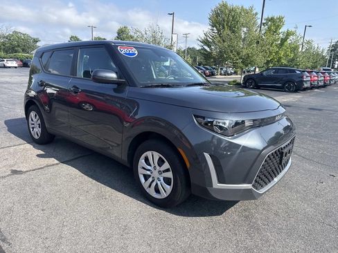 Used 2025 Kia Soul LX FWD image 9