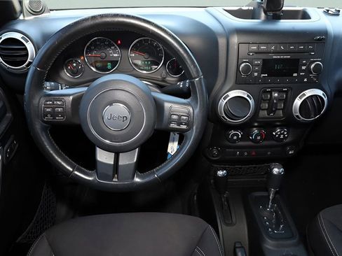 Used 2013 Jeep Wrangler Unlimited Sahara w/ Connectivity Group AWD/4WD image 18