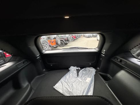 New 2025 Jeep Grand Cherokee Limited w/ Black Appearance Package image 36