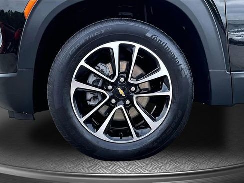 Used 2025 Chevrolet TrailBlazer LT AWD/4WD image 30