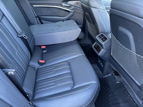 Used 2019 Audi e-tron Prestige w/ Prestige Package AWD/4WD image 27