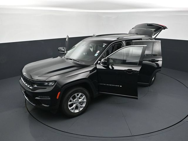 Used 2023 Jeep Grand Cherokee Limited w/ Luxury Tech Group II AWD/4WD image 26