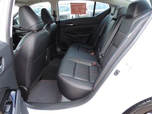 Used 2023 Nissan Altima 2.5 SR w/ SR Premium Package image 19