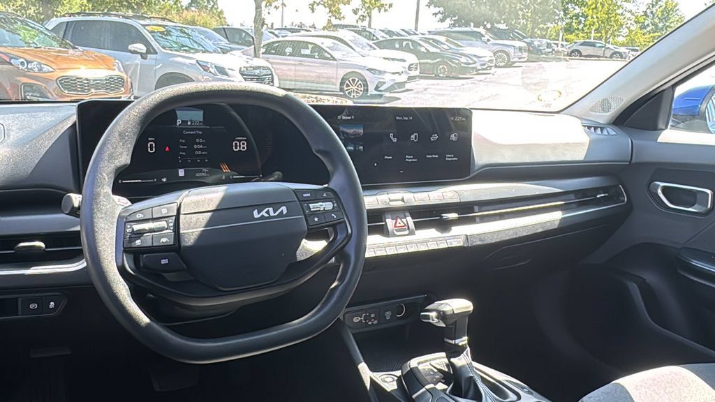 Used 2025 Kia K4 FWD image 12
