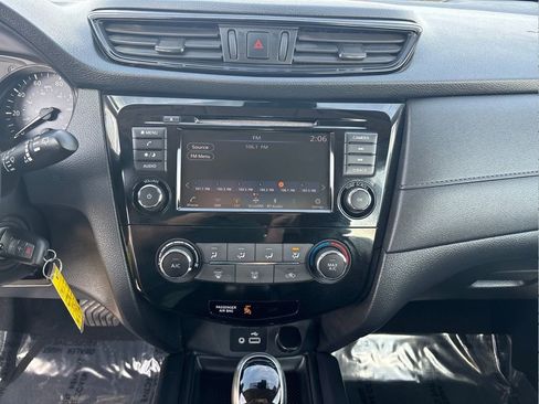 Used 2020 Nissan Rogue S AWD/4WD image 12