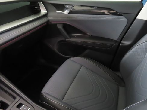New 2026 Volkswagen Tiguan SE FWD image 20