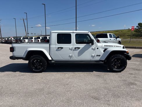 New 2025 Jeep Gladiator Sport image 6