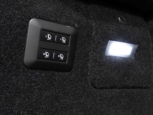 Used 2025 Ferrari Purosangue AWD/4WD image 22