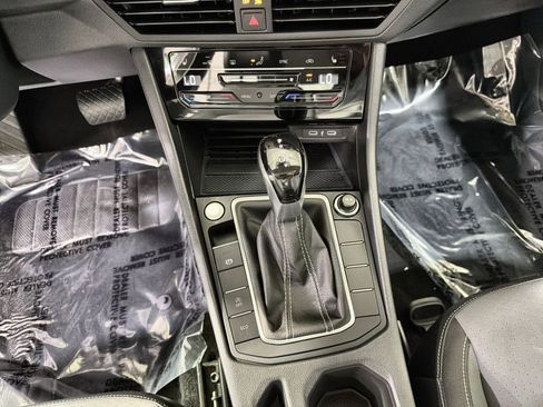 Used 2025 Volkswagen Jetta SE FWD image 21