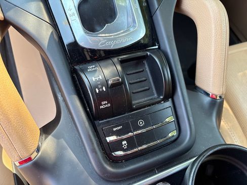 Used 2016 Porsche Cayenne AWD/4WD image 20