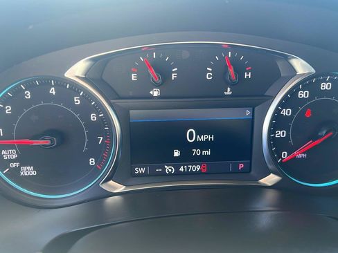 Used 2023 Chevrolet Traverse LT FWD image 12