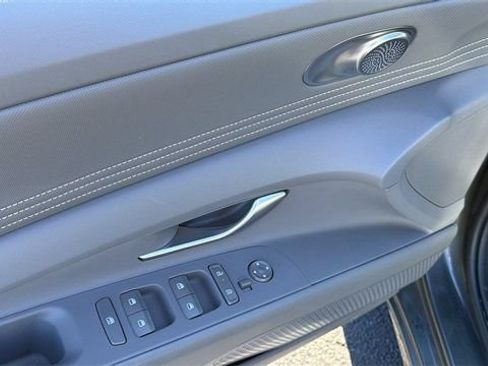 Used 2025 Hyundai Elantra SEL FWD image 15