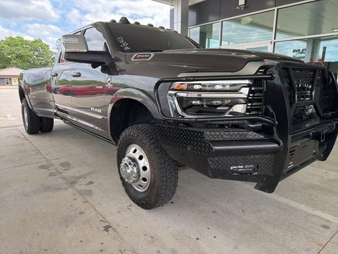 Used 2025 RAM 3500 Limited AWD/4WD image 3