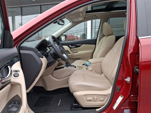 Used 2020 Nissan Rogue SL w/ Premium Package image 13