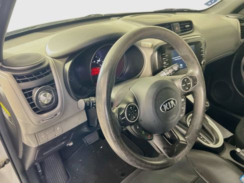 Used 2018 Kia Soul w/ Option Group 020 FWD image 7