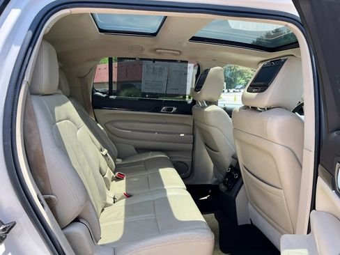 Used 2013 Lincoln MKT AWD image 23