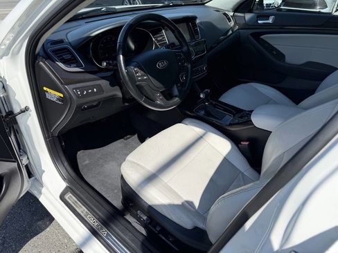 Used 2014 Kia Cadenza Premium w/ Technology Package FWD image 8