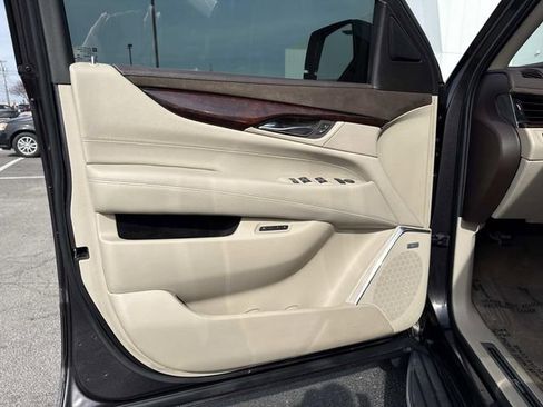 Used 2015 Cadillac Escalade ESV Luxury RWD image 8