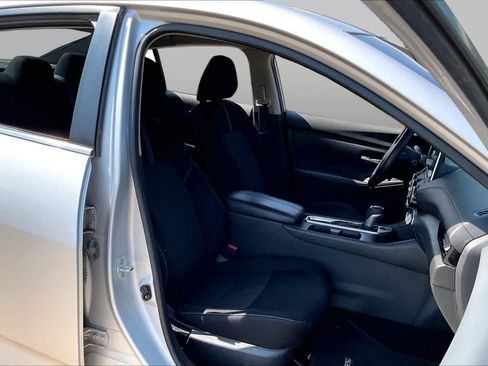 Used 2022 Nissan Sentra SV FWD image 9