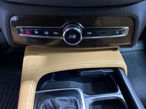 Used 2019 Volvo XC90 T6 Momentum w/ Advanced Package AWD/4WD image 19