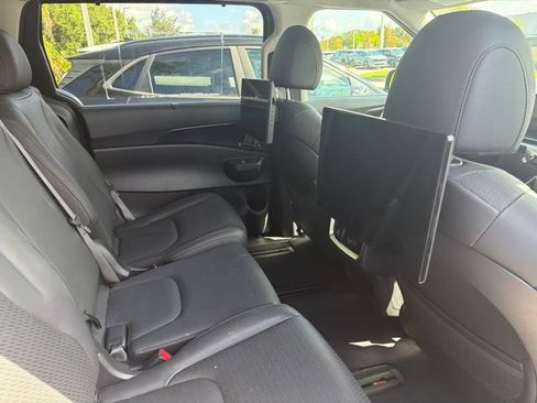 Used 2025 Kia Carnival SX Prestige FWD image 4