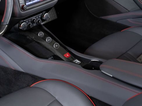 Used 2015 Ferrari California T RWD image 39