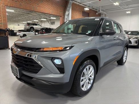 Used 2024 Chevrolet TrailBlazer LS image 3