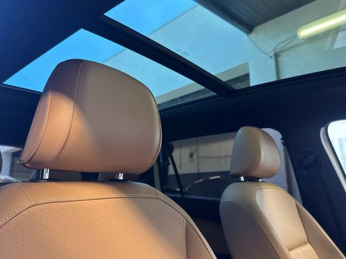 Used 2022 Volkswagen Tiguan SE R-Line FWD image 23