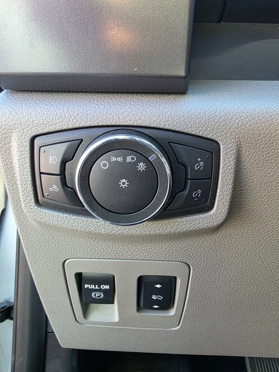 Used 2016 Ford F150 XLT w/ Equipment Group 302A Luxury AWD/4WD image 11