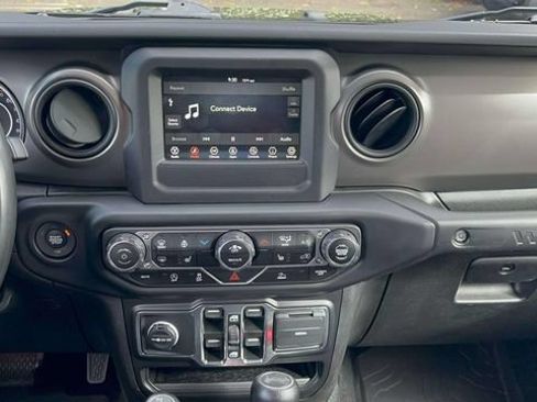 Used 2022 Jeep Wrangler Unlimited Sport AWD/4WD image 27