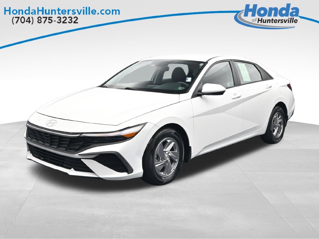 Used 2024 Hyundai Elantra SE FWD image 3
