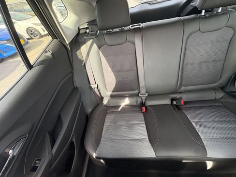 Used 2025 Chevrolet Trax LT image 38