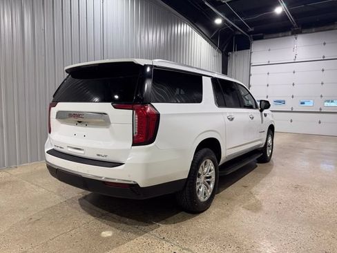 Used 2023 GMC Yukon XL SLT AWD/4WD image 8