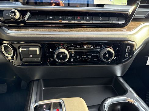 New 2026 Chevrolet Silverado 1500 RST w/ Dark Appearance Package image 16