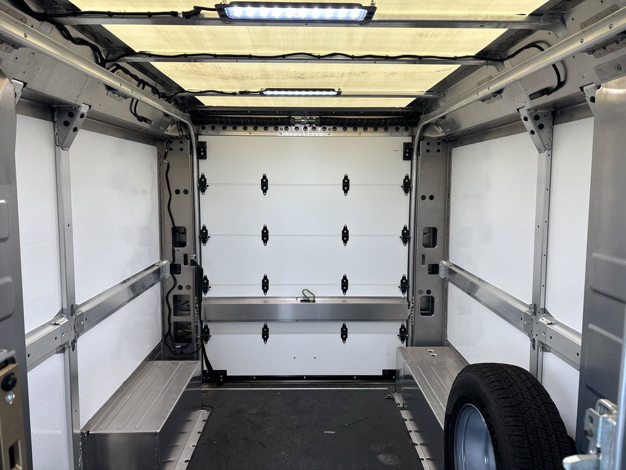 Used 2024 Chevrolet Brightdrop 400 w/ Commercial Equipment Package AWD/4WD image 14