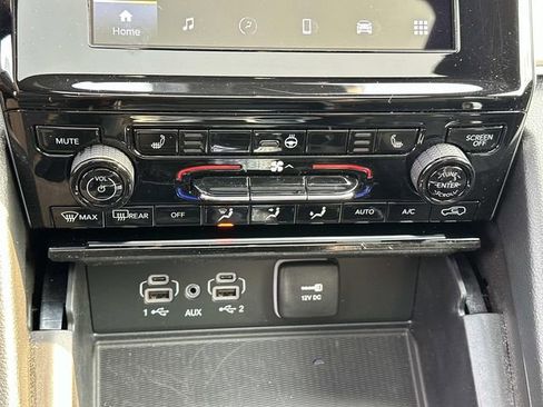 Used 2024 Jeep Grand Cherokee L Altitude image 23