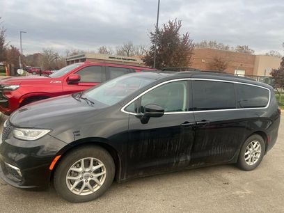 Used 2022 Chrysler Pacifica Touring-L