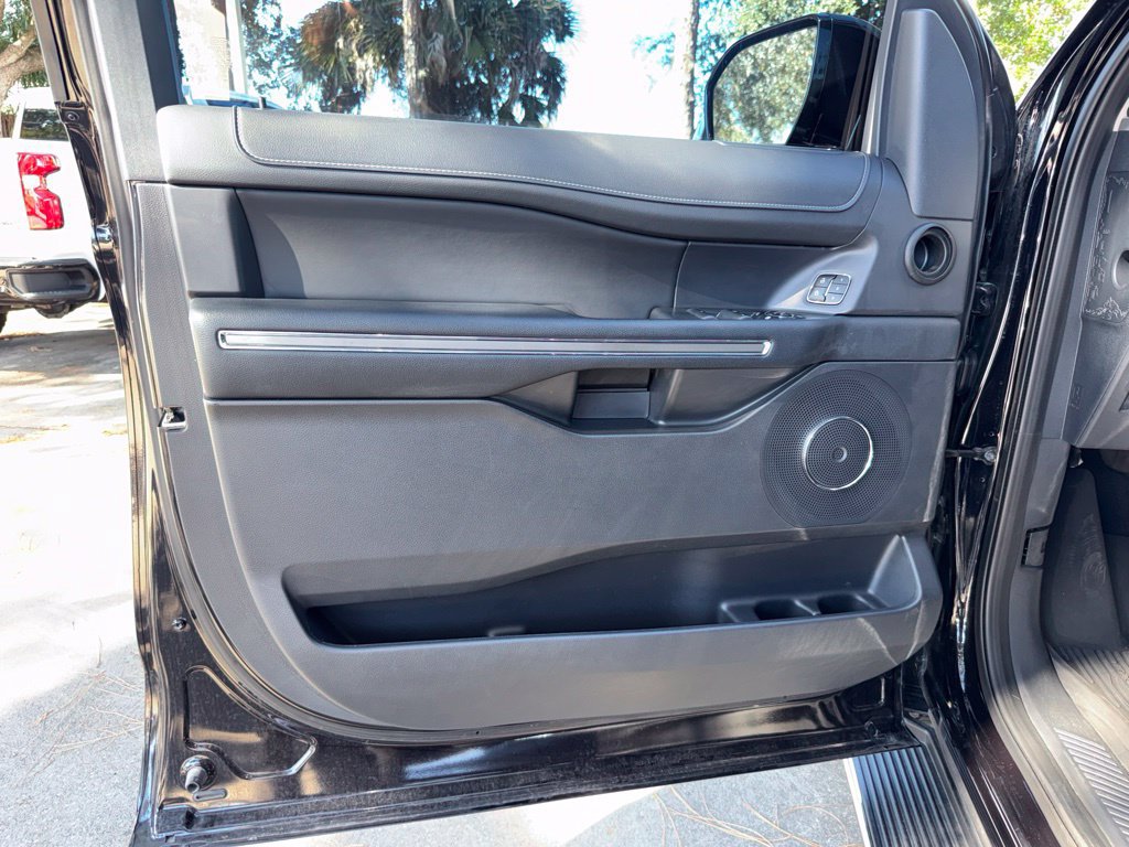 Used 2023 Ford Expedition XLT RWD image 16