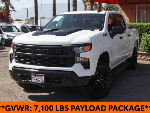 Used 2025 Chevrolet Silverado 1500 Custom Trail Boss w/ Dark Appearance Package AWD/4WD image 4
