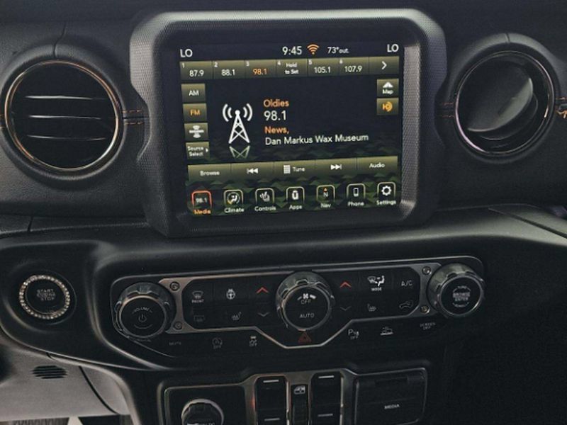 Used 2022 Jeep Wrangler Unlimited Sahara AWD/4WD image 14