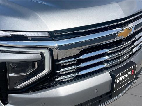 Used 2025 Chevrolet Suburban Premier RWD image 31