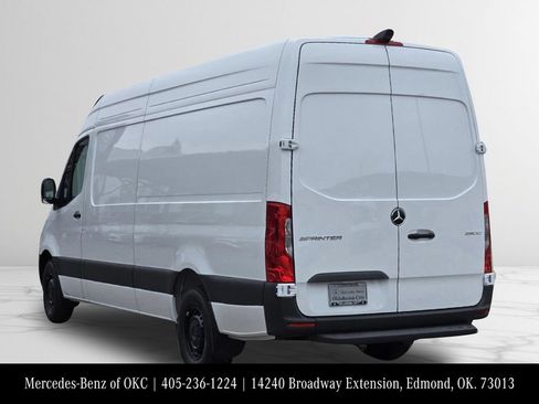 Used 2025 Mercedes-Benz Sprinter 2500 image 4