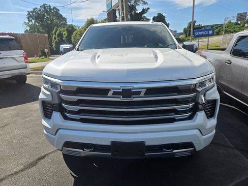 Used 2023 Chevrolet Silverado 1500 High Country w/ Technology Package AWD/4WD image 2